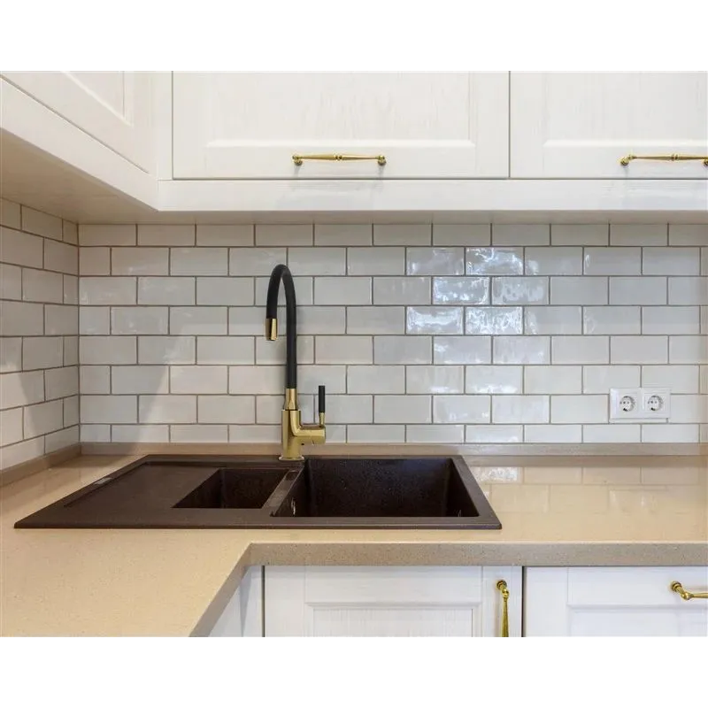 Virtuves jaucējkrāns Invena Glamour BZ-02-L17-V, zelta krās.-melna krās.