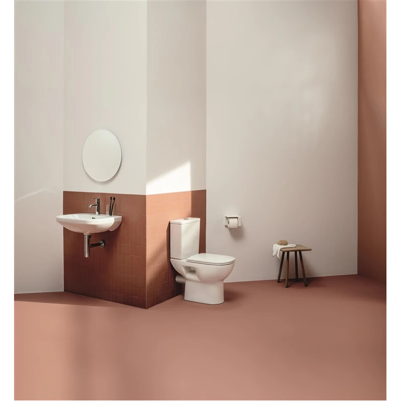 Klozetpods lua e ar tvertni un vāku