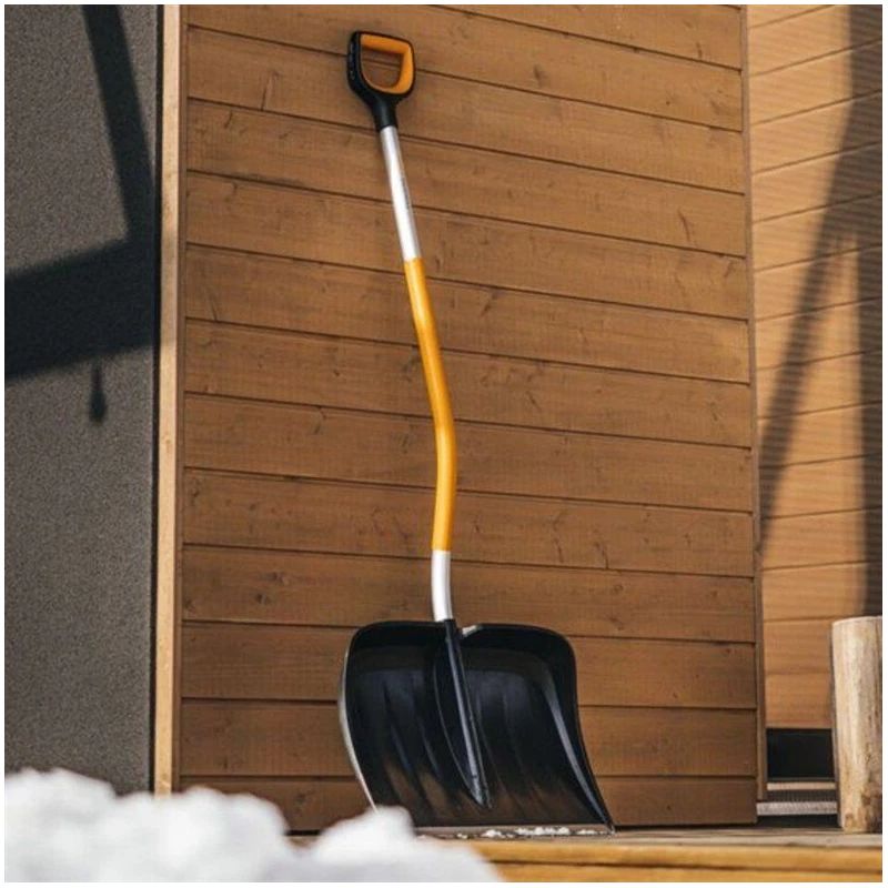 Sniega lāpsta Fiskars X-SERIES CURVED 1057186