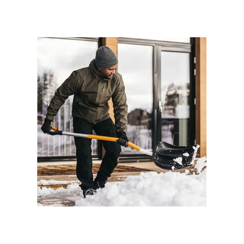 Sniego kastuvas Fiskars X-SERIES CURVED 1057186