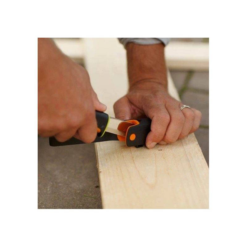 Fiskars universāls saimniecības nazis ar vīli un asināmo