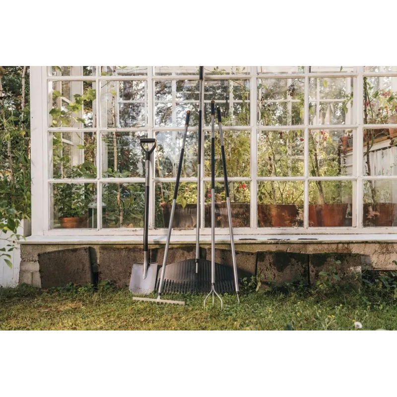 Grābeklis vēdekļa Fiskars Garden Light 1000660, ar kātu, 1810 mm, melna krās.-pelēka krās.