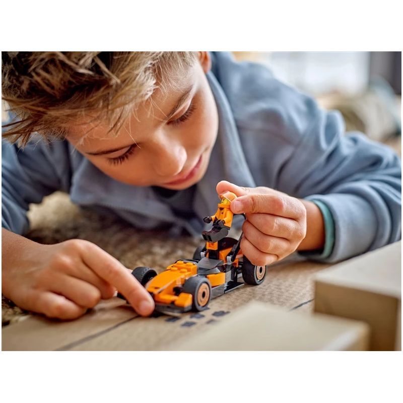 LEGO City F1 Driver with McLaren Race Car 60442. 86 vnt.
