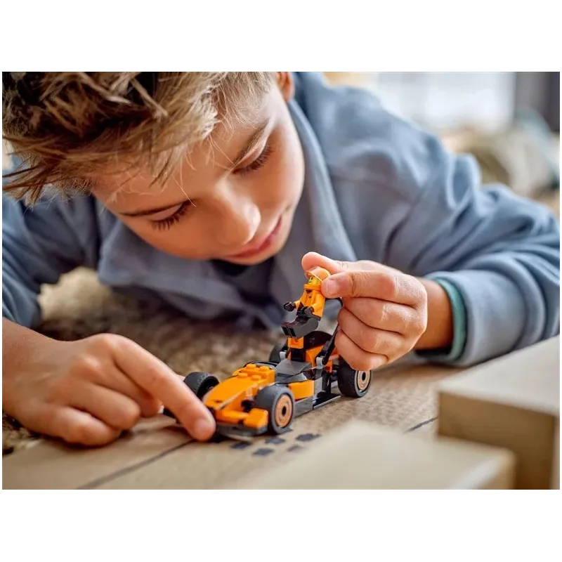 LEGO City F1 Driver with McLaren Race Car 60442. 86 gab.