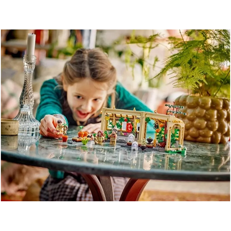 Konstruktors LEGO Harry Potter Cūkkārpas pils: herboloģijas stunda 76445, 390 gab.