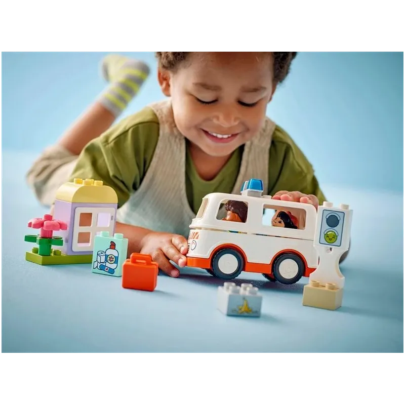 Конструктор LEGO Duplo Ambulance & Driver 10447, 19 шт.