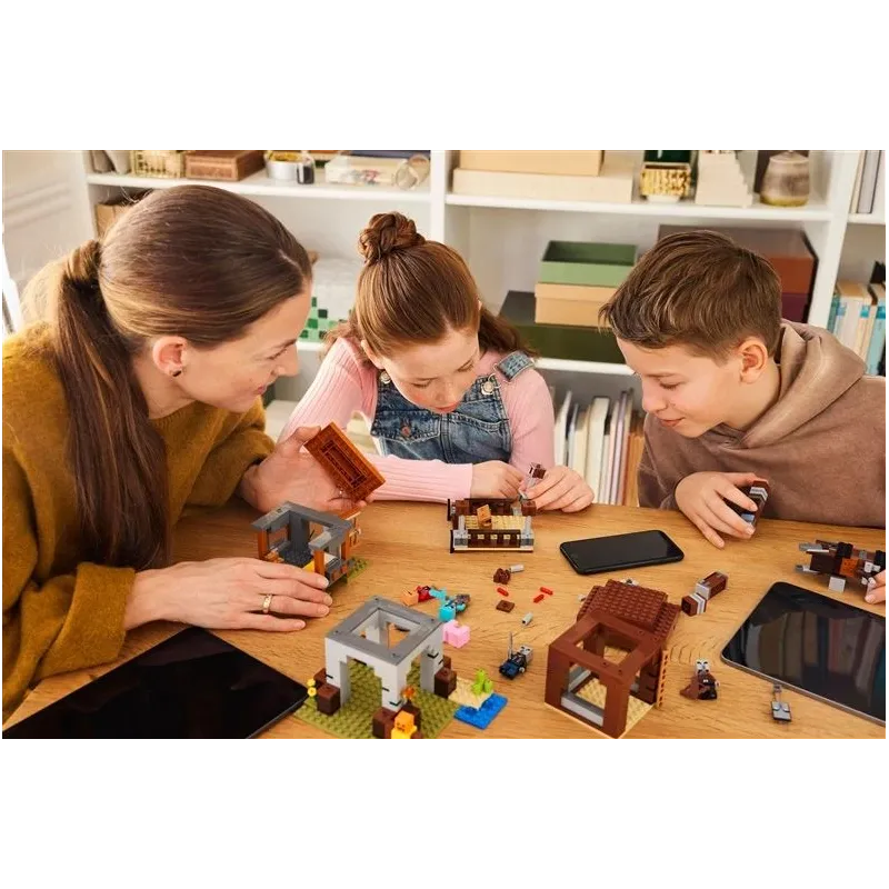 Konstruktors LEGO Minecraft Izlaupītāju postenis un Nemiernieks 21278, 665 gab.