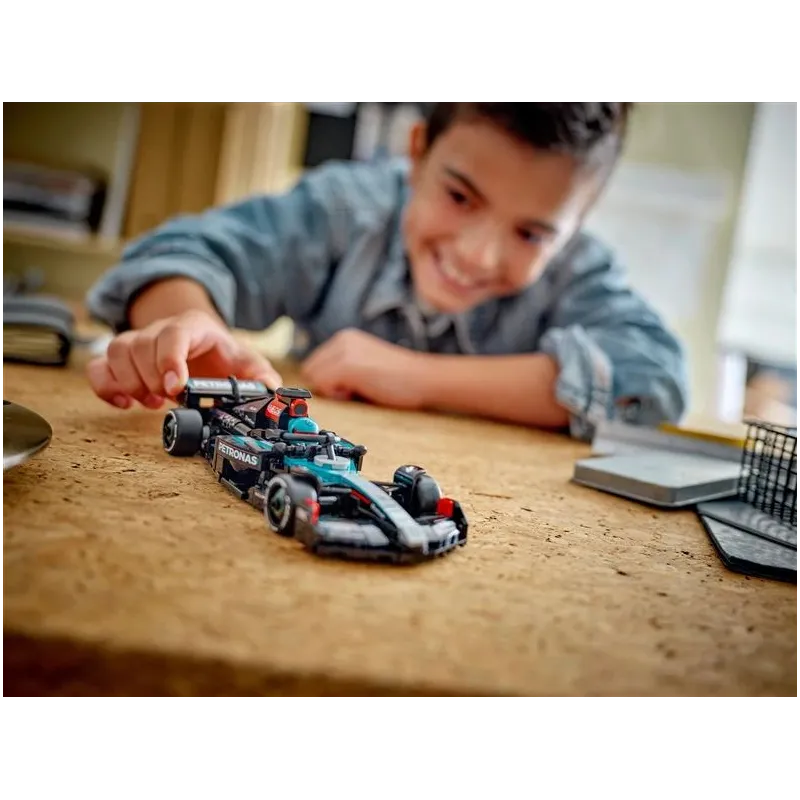 LEGO Mercedes-AMG F1 W15 Race Car 77244. 267 gab.