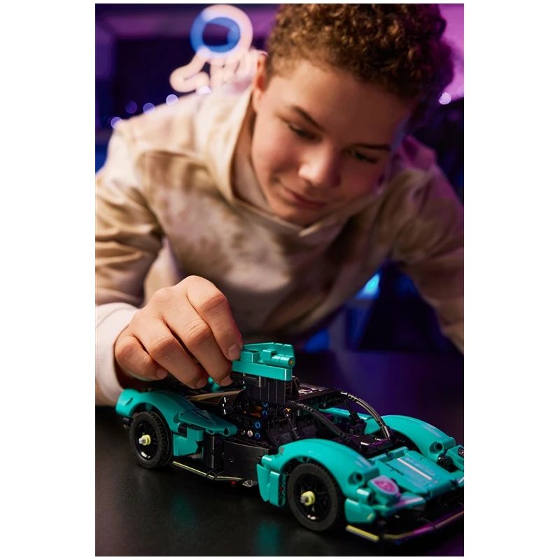 Konstruktorius LEGO Technic Aston Martin Valkyrie 42208, 707 vnt.
