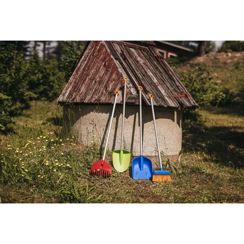 Grābeklis vēdekļa Fiskars MyFirst, ar kātu, 868 mm, sudraba krās.-sarkana krās.-oranža krās.