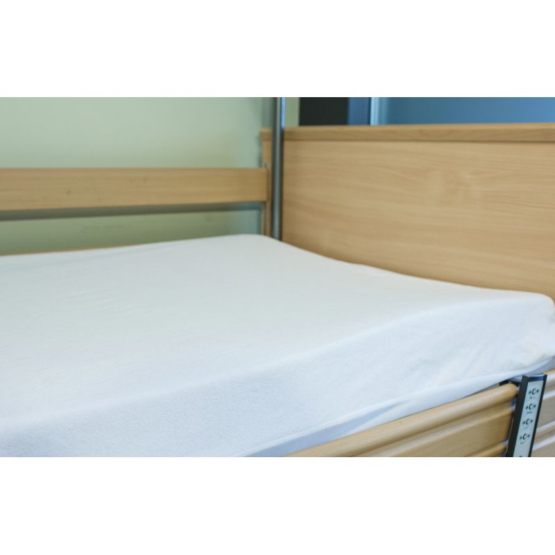 Šķidruma necaurlaidīga frotē loksne ar gumiju