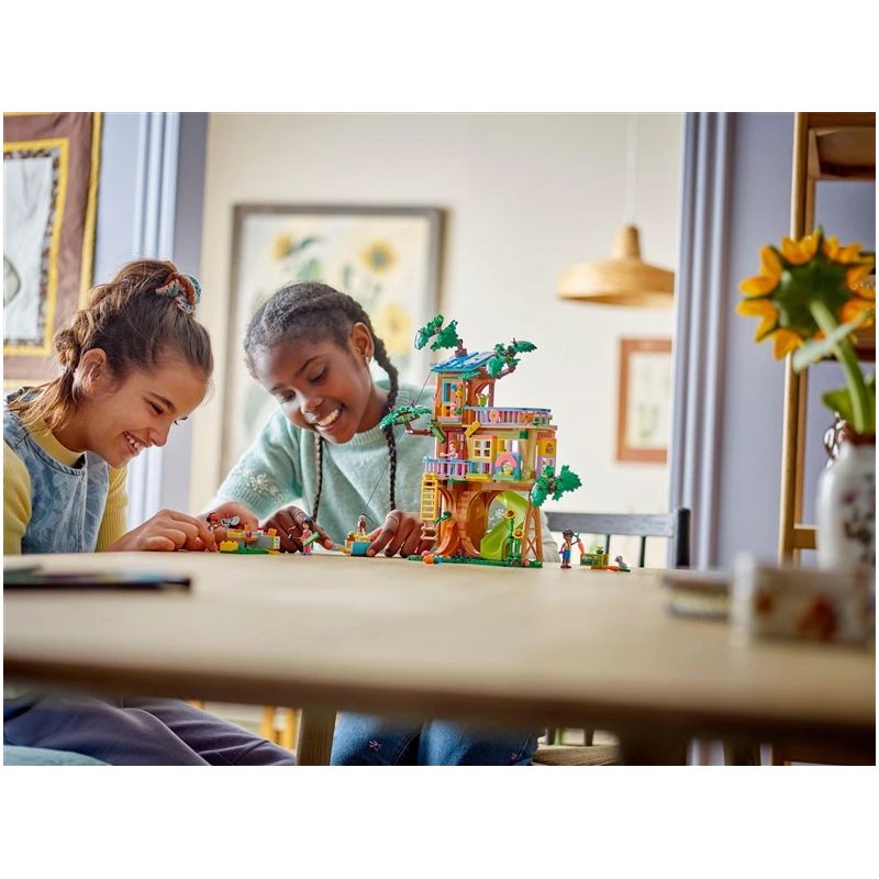 Konstruktorius LEGO Friends Draugystės namelis medyje 42652, 701 vnt.