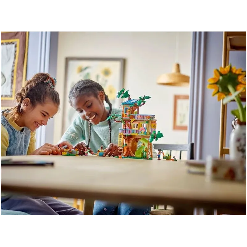 Konstruktors LEGO Friends Draudzības mājiņa kokā 42652, 701 gab.
