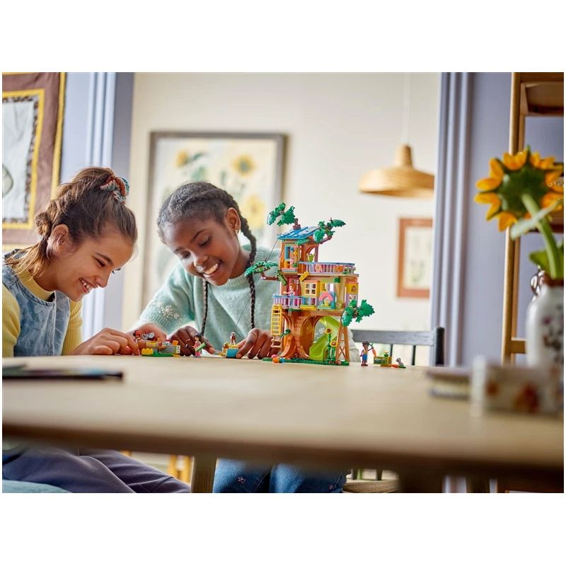 Konstruktorius LEGO Friends Draugystės namelis medyje 42652, 701 vnt.