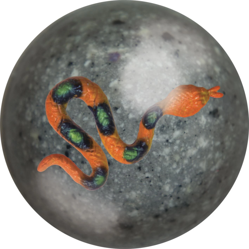 Mega lecamā bumba, čūska