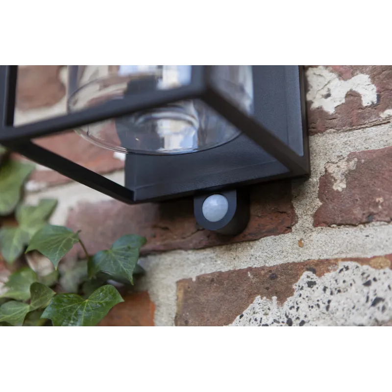 Sienas gaismeklis ar saules bateriju Lutec Flair, IP44, melna krās.