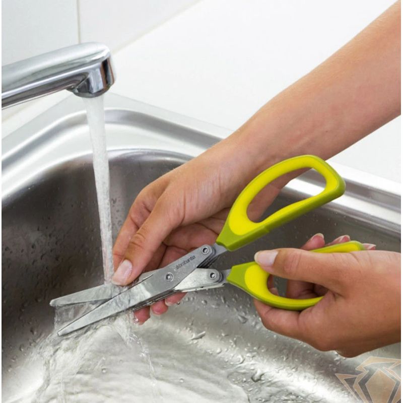 Šķēres zaļumu ar tīrītāju zaļš