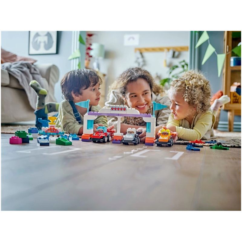 Konstruktors LEGO DUPLO Town F1Komandas sacīkšu auto