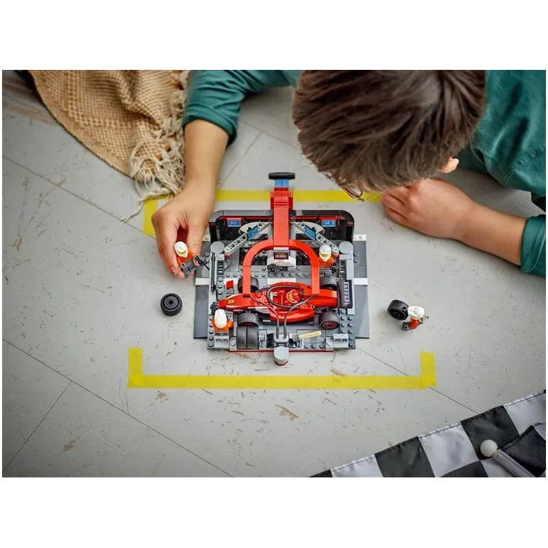 LEGO City F1 Pit Stop & Pit Crew with Ferrari Car. 322 gab