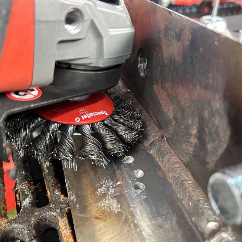 Stiepļu slīpripa ar savītu stiepli, 115 mm, M14, SPECIALIST+