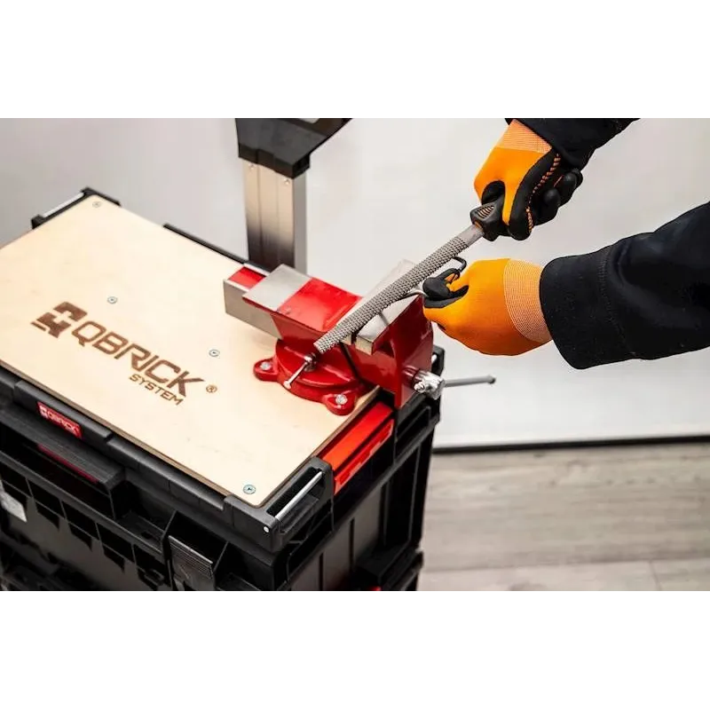 QBRICK ONE adapteris Multi ar galda virsmu