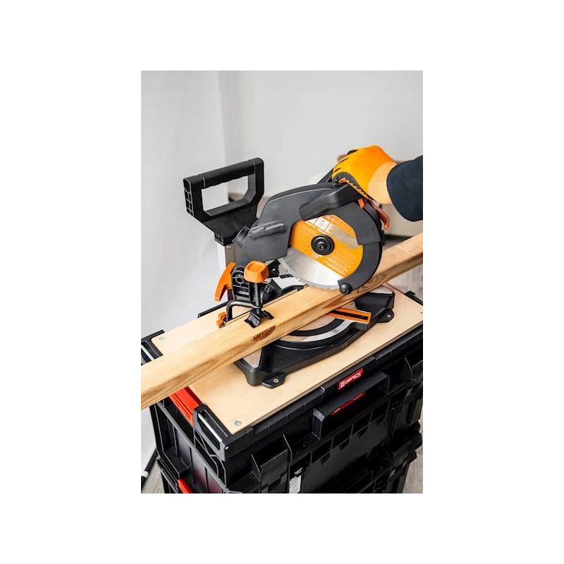 QBRICK ONE adapteris Multi ar galda virsmu