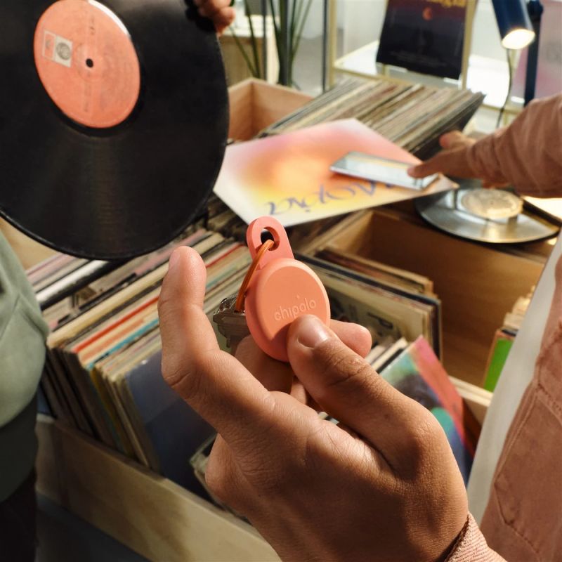 Chipolo LOOP – Rechargeable Bluetooth Tracker with Silicone Loop for iOS & Android, Coral