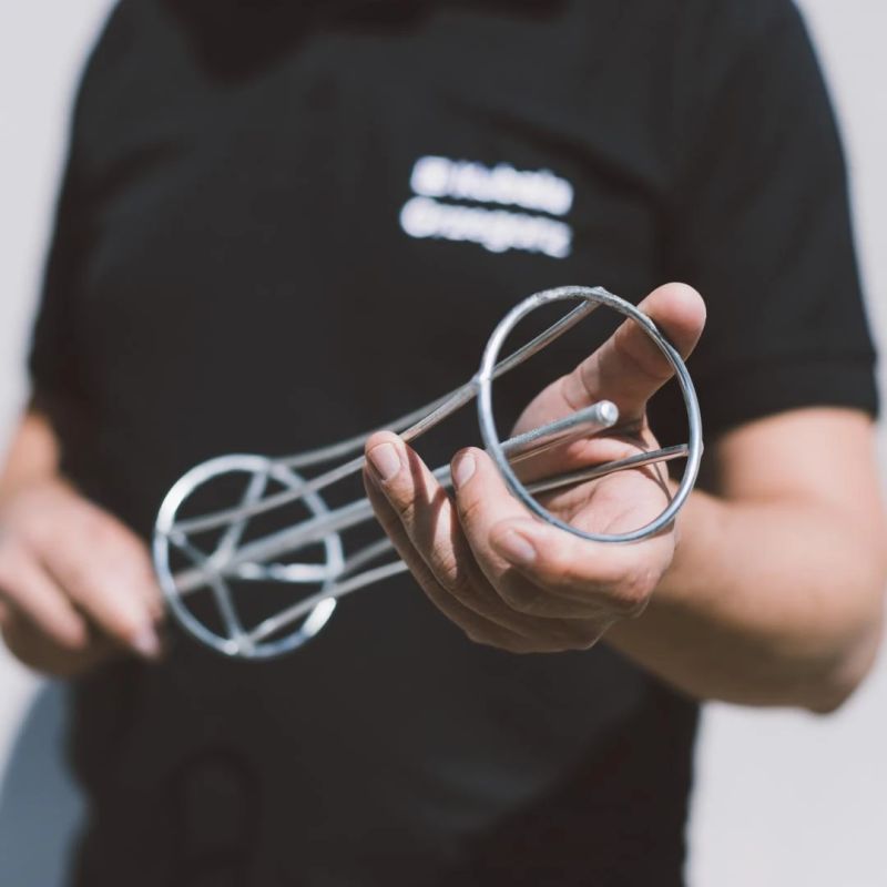 Ierīce krāsas veltņu un ģipša veltņu tīrīšanai