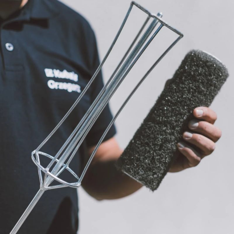 Ierīce krāsas veltņu un ģipša veltņu tīrīšanai