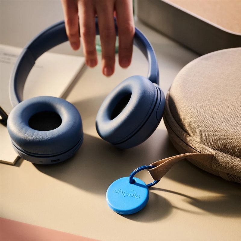 Chipolo POP – Bluetooth Tracker with Replaceable Battery for iOS & Android, Blue