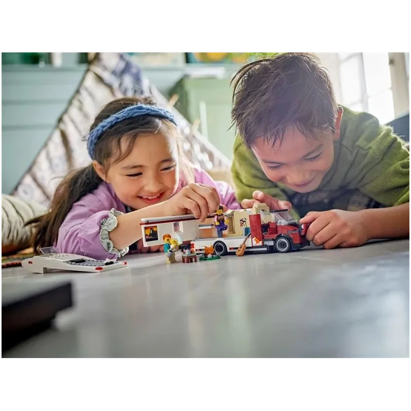 LEGO City Holiday Adventure Camper Van. 385 vnt.