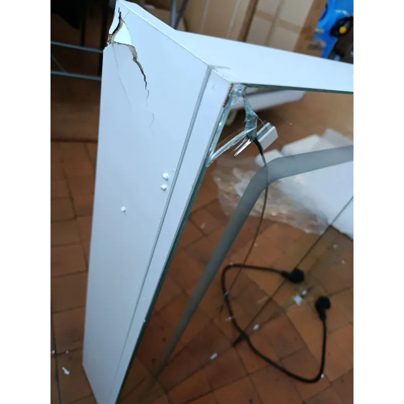 Nocenota prece - Aquamarin vannas istabas spoguļskapis ar LED apgaismojumu, 65 × 65 cm