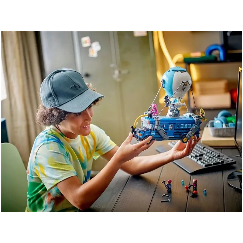 Konstruktors LEGO Fortnite Battle Bus 77073. 954 gab.