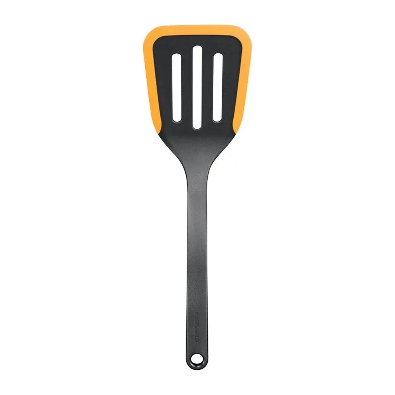 Cepšanas lāpstiņa Fiskars 1079964. melna krās.