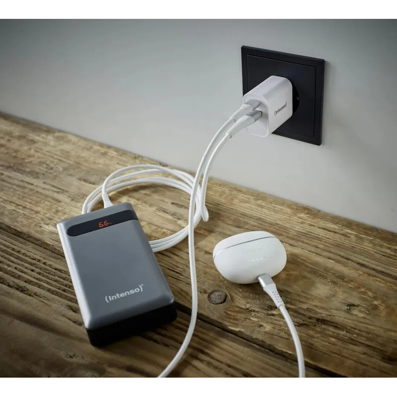 Power adapter usb-a-usb-c-7803012 intenso