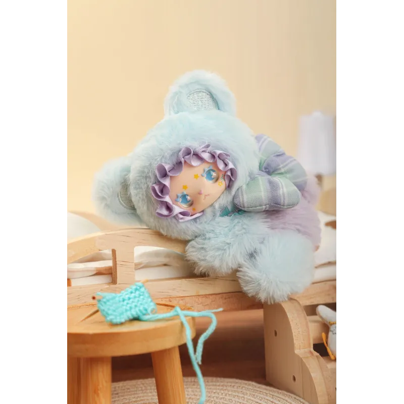 LOVELY EMMA Plīša atslēgu piekariņš, slēgtā iepakojumā - Little Bear Adoption Guide