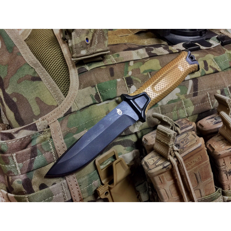 Nazis strongarm coyote fe