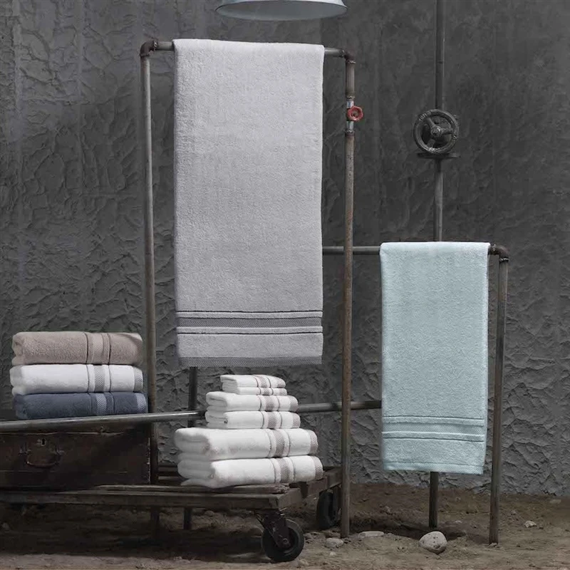 Rankšluostis DOMOLETTI ENCHA SOFT. baltas. 140×70 cm