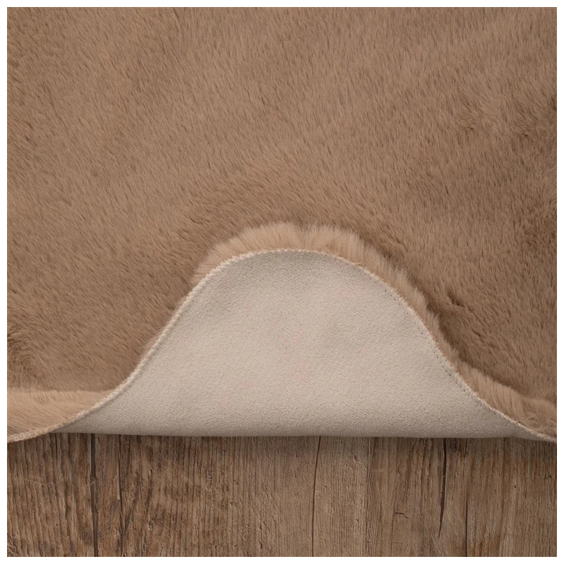 Paklājs māksl.trušādas 82x74 800gsm sm.