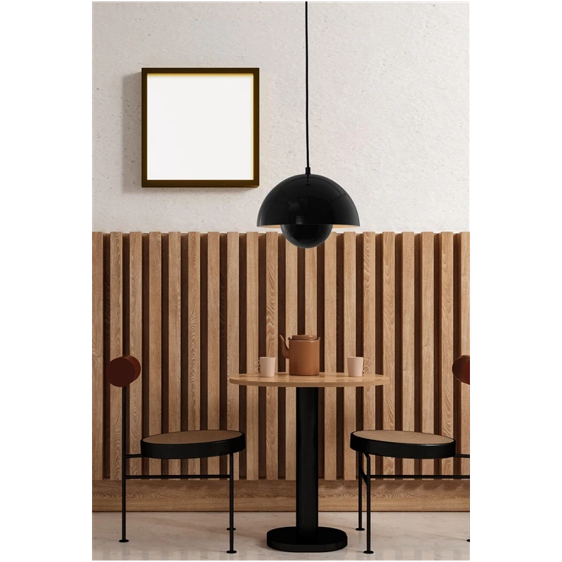 Lampa piekar. van d23 e27 melna