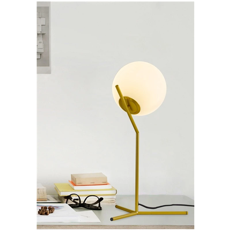 Lampa galda raile e27 zelta