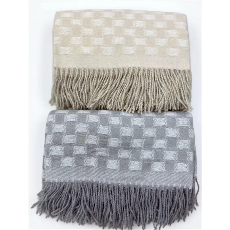 Pledi Domoletti CHECKERS, minimālistisks bēšs, 130 cm x 160 cm