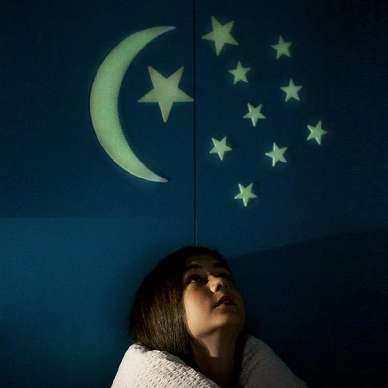 4M Tumsā spīdošs mēness un zvaigznes