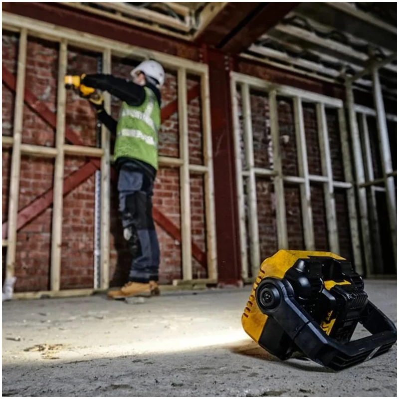 DeWALT 18V lukturis. 500 - 2000 LM.