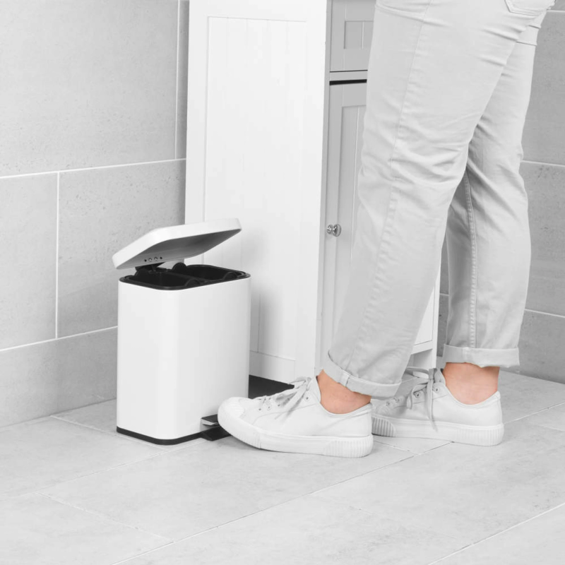 Beldray LA035235WHTFEU7 5-Litre Dual Compartment Bin – White