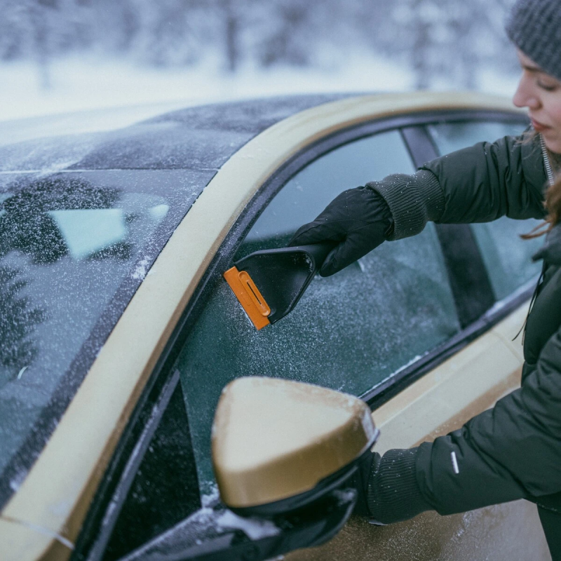 Ledus skrāpis divpusējs fiskars solid