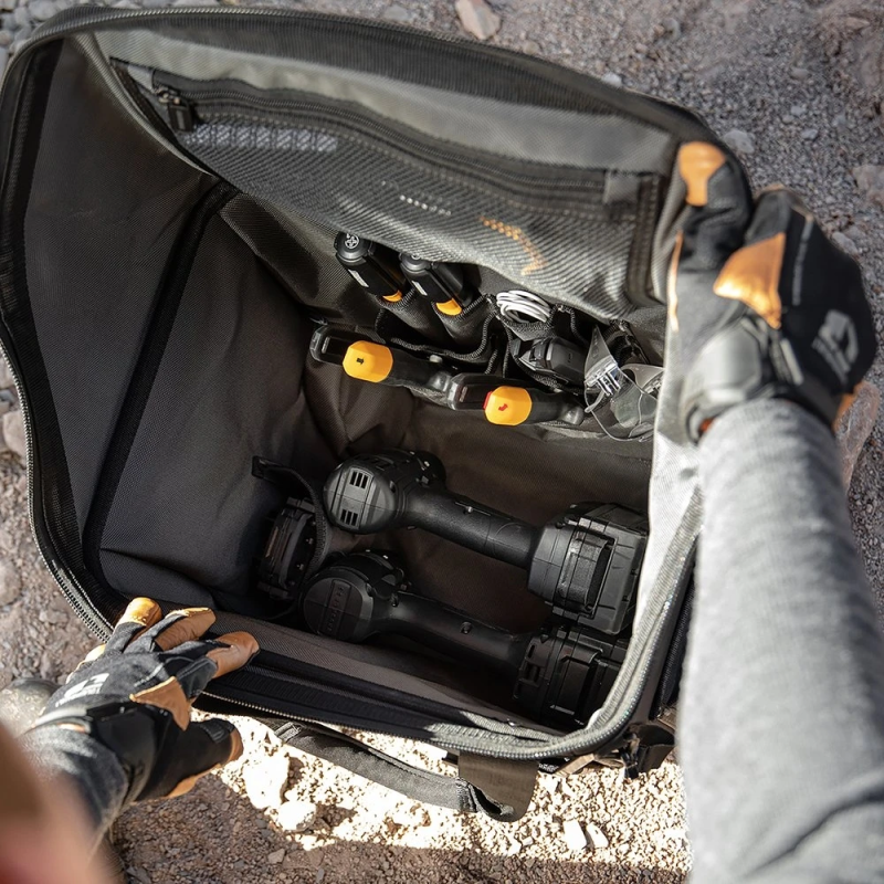 L izmēra cietā soma uz riteņiem 350mm ToughBuilt