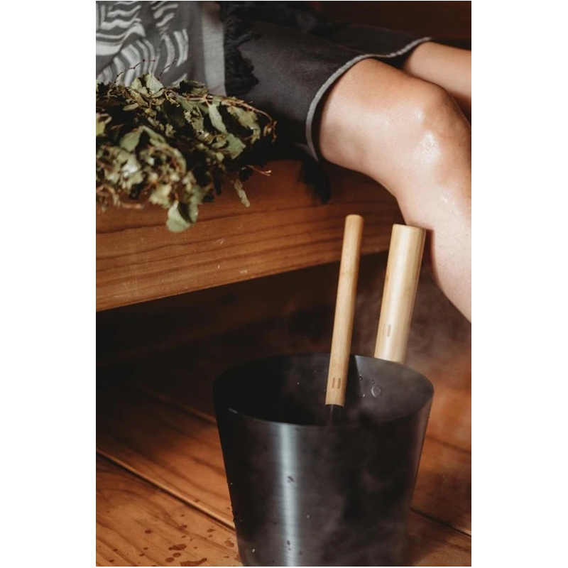 Karote saunas alu tumši melna