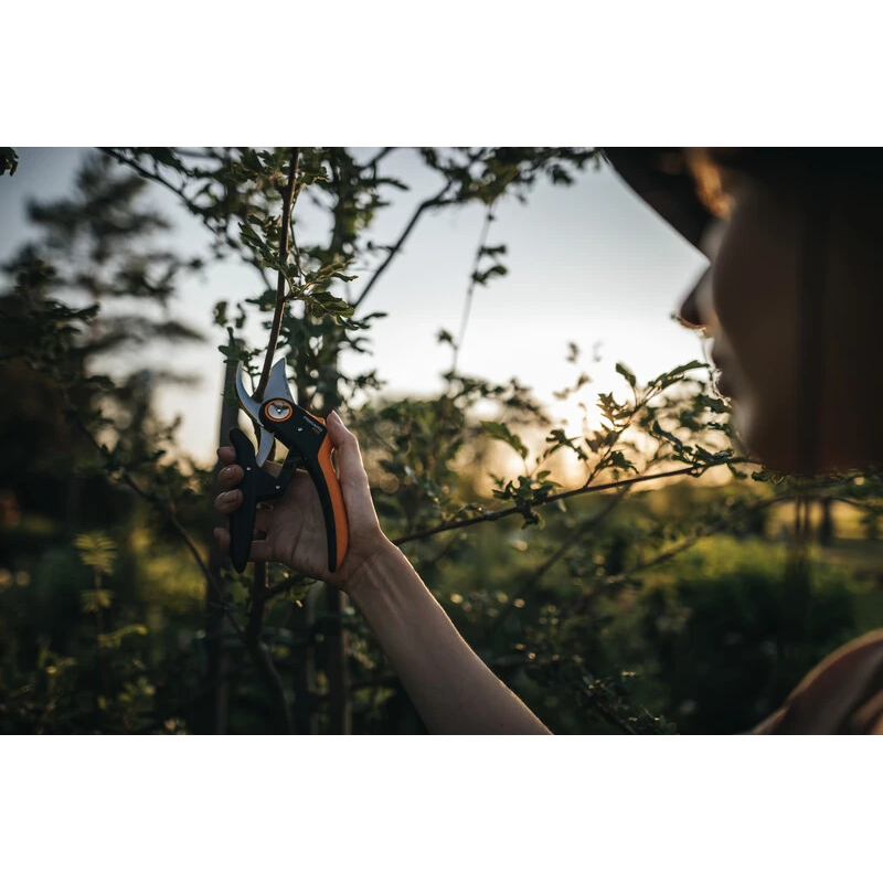 Fiskars dārza šķēres ,universālas, SoftGrip,