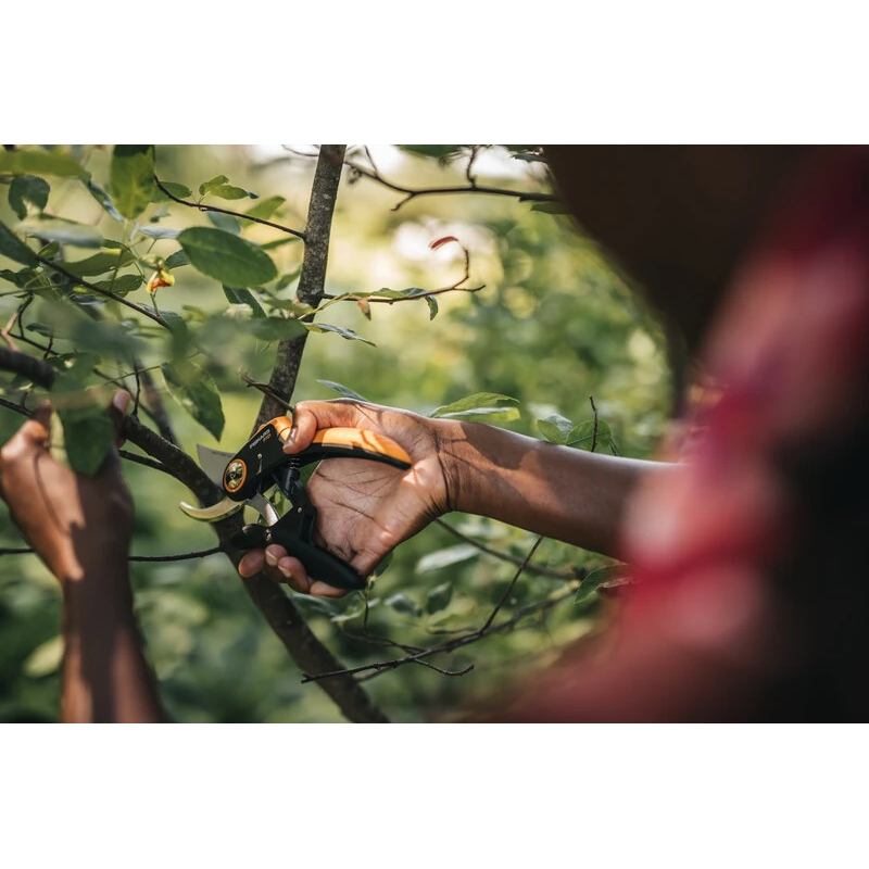 Fiskars dārza šķēres ,universālas, SoftGrip,